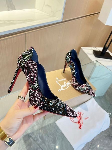 Christian Louboutin Hot Chick la luz de las Estrellas Bombas de 100mm de Veau Velours Negro