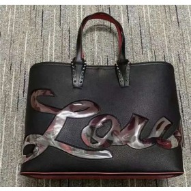 Christian Louboutin Cabata De La Bolsa De Logotipo Motivo De Grano De Cuero De Becerro Negro