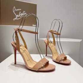 Christian Louboutin Loubigirl 100 mm Sandalias de charol Nude de Christian Louboutin