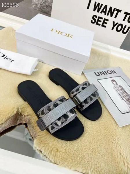Dior(r)evoluce Posuňte Šedé Mizza Tištěné Technické Tkaniny