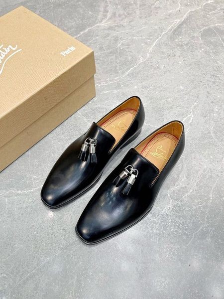 Christian Louboutin Pampeliška Střapec Mokasíny Patinovaný Telecí Kůže Černé