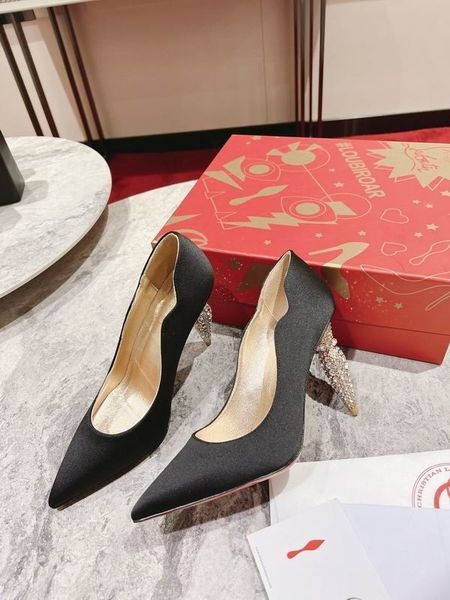 Christian Louboutin Lipstrass CrêPe Krystal-Dekorerede Pumper Stof Sort 100MM