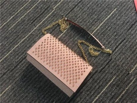 Christian Louboutin Paloma Koppeling Kalf Leer en Spikes Roze