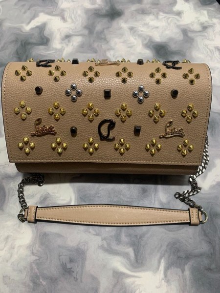 Christian Louboutin Paloma Leer Spikes Versierd Tasje NudeChristian Louboutin