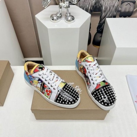 Christian Louboutin Louis Junior Spikes Orlato Sneakers Suede en lakleer Multicolor