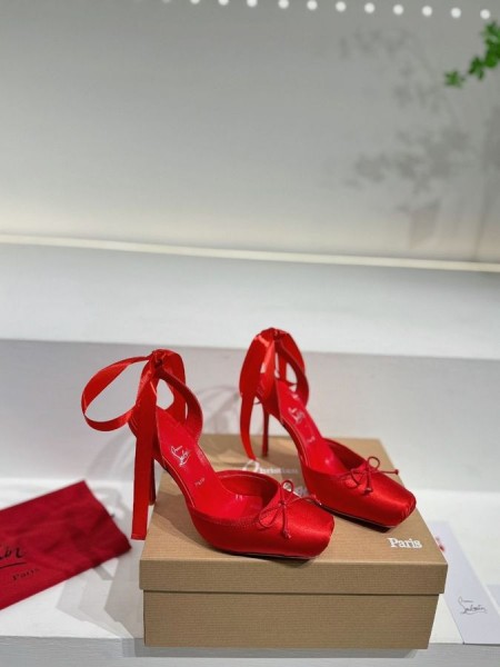 Christian Louboutin Cassia Lace Up 100 Mm Strappy Pompen Crêpe Satijn Rood