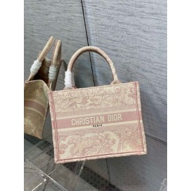 Dior Boek Tote Roze Toile de Jouy Borduurwerk