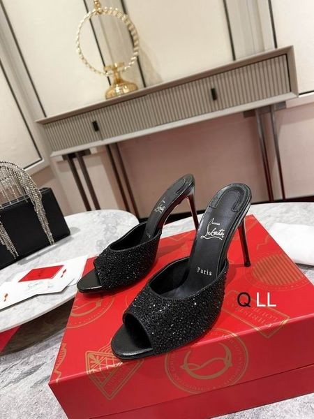 Christian Louboutin Minut Dolly Strass Pumput 100 mm Mokka Strassi Koristellut Musta