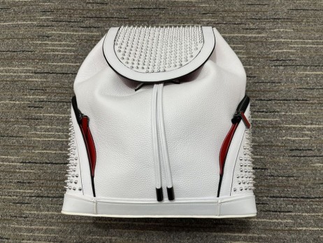 Christian Louboutin Explorafunk Reppu Grained Vasikka Nahkaa Piikkejä Valkoinen