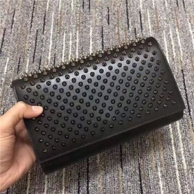 Christian Louboutin Paloma Kytkin Vasikka Nahka ja Piikit Musta