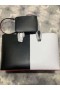 Christian Louboutin Cabata Sac Fourre-tout en Cuir Deux tons de Christian Louboutin Sacs