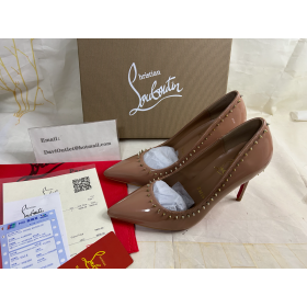 Christian Louboutin Anjalina Spike Clouté Pompe Nude En Cuir Verni Chaussures Christian Louboutin
