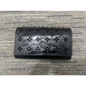 Christian Louboutin Paloma Embrayage Crocodile en Relief en Cuir de Veau et de Pointes de Loubinthesky Noir