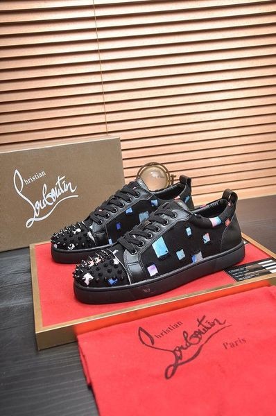 Christian Louboutin Männer, Low-top Sneaker aus Stoff mit Spikes Schwarz CL-Schuhe