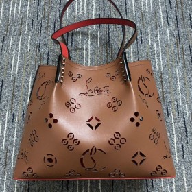 Christian Louboutin Cabarock Spikes Tote Kalbsleder Loubinthesky Perforiert Braun