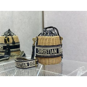 Dior Lady Dior ΤÏάνÏα 17Cm με Ïη ΦÏ
Ïική ÎÏ
γαÏιά ÎÏλε Dior Πλάγια Jacquard